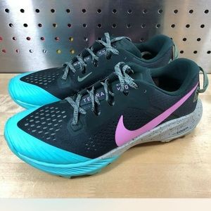 Size 8.5 Nike running shoe brand new